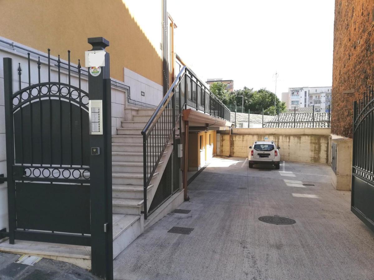 Friends & Family Apartment - Free Parking Car Catania Bagian luar foto