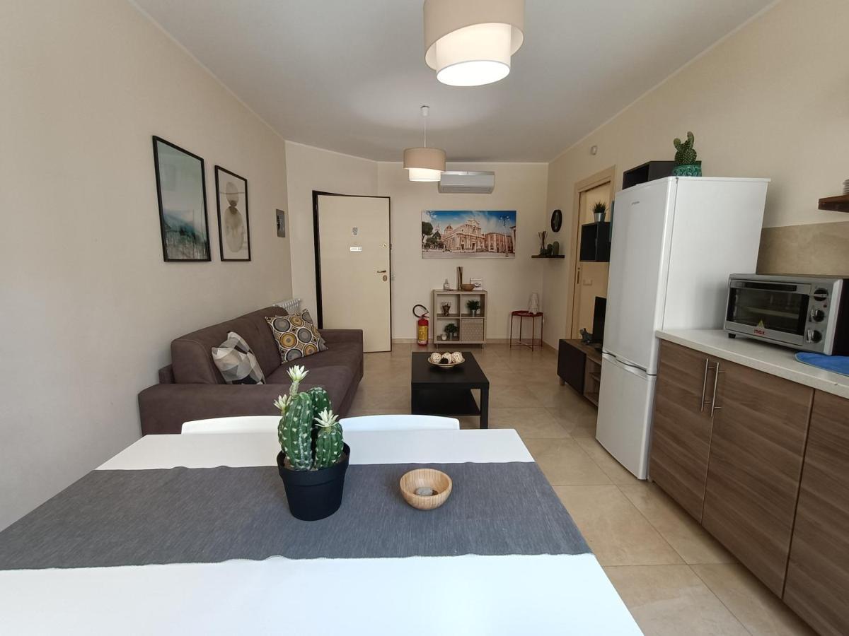 Friends & Family Apartment - Free Parking Car Catania Bagian luar foto